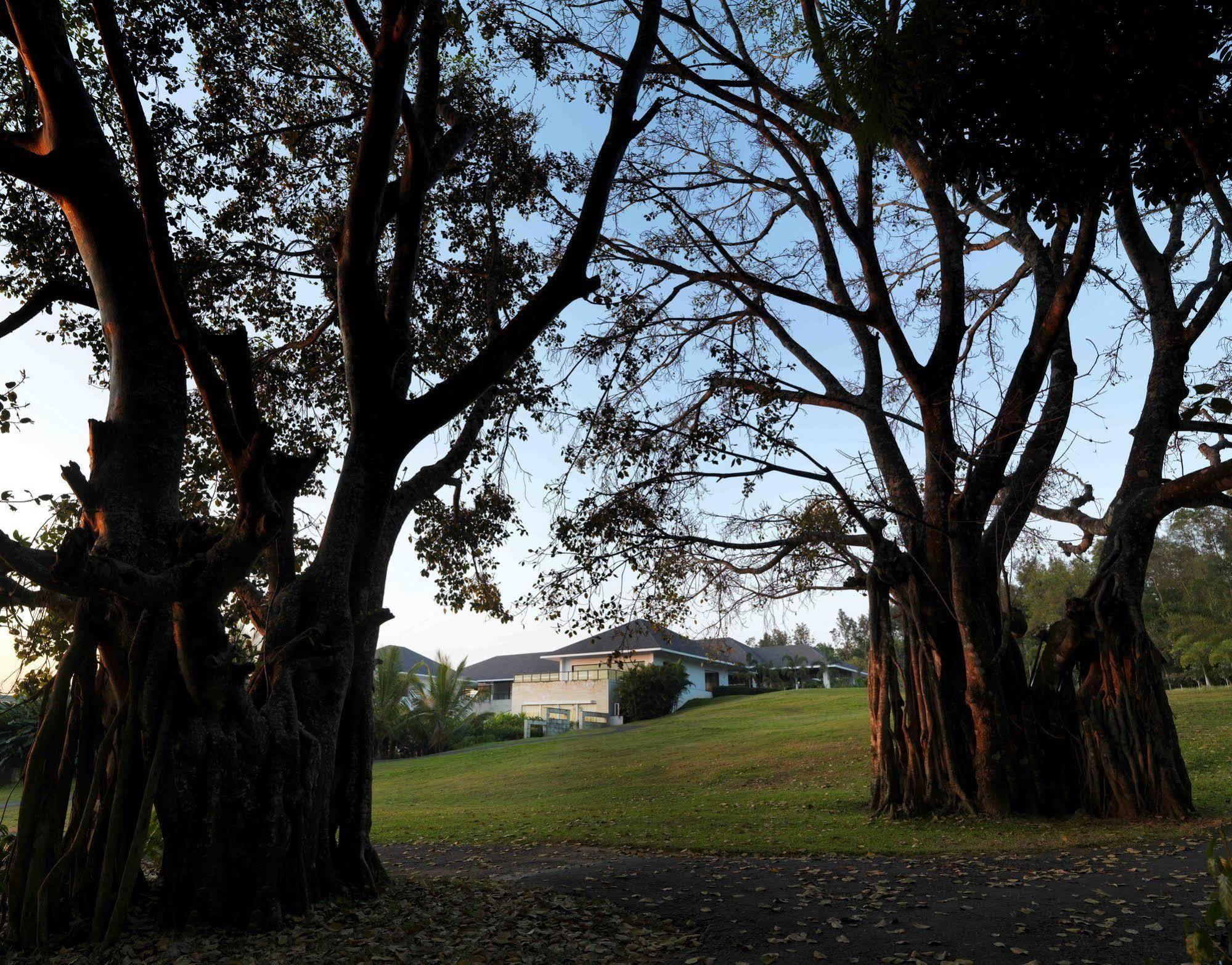 The Serai Chikmagalur Bagian luar foto